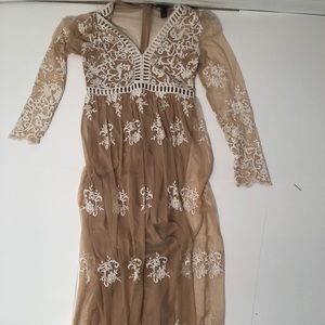 Small Forever21 White, Tan Long Sleeve Maxi Dress